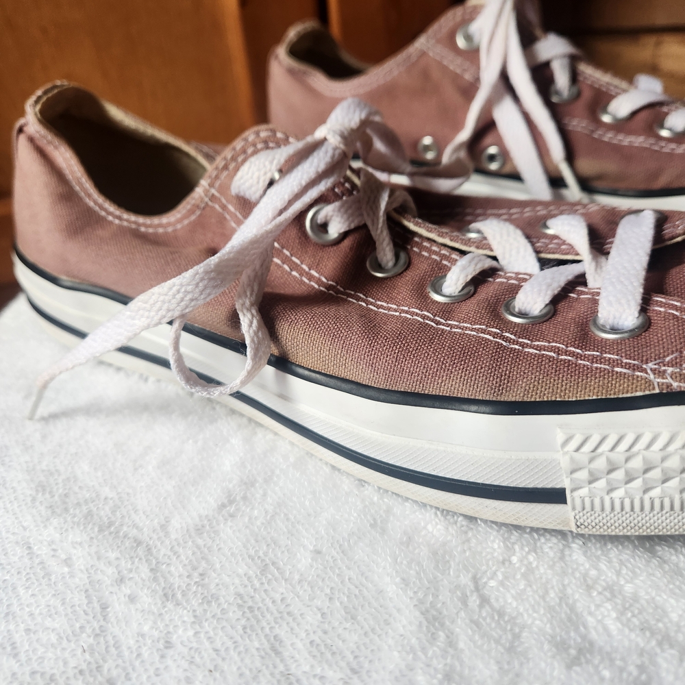 Converse Dusty Pink Low-Top Sneakers Womens Size 10 Men's Size 8 - Picture 2 of 8